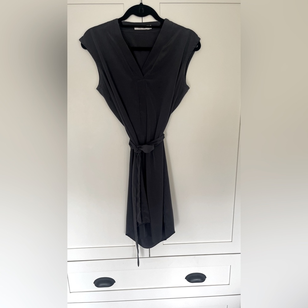 Elegant Dark Gray Sleeveless Dress Knee Length